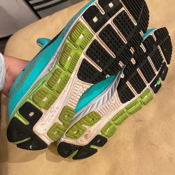 Nike running shoes - Picture 3 of 5